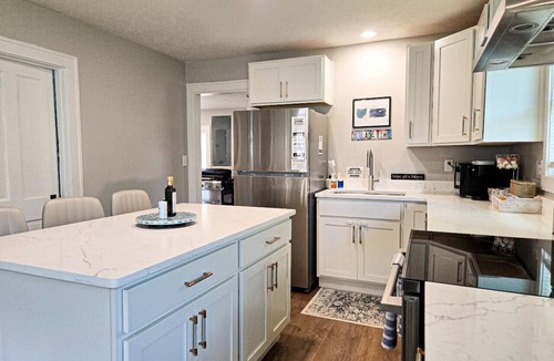 Vermilion House | Lake Erie Coastal Cottage *Under 30m> Cedar Point
