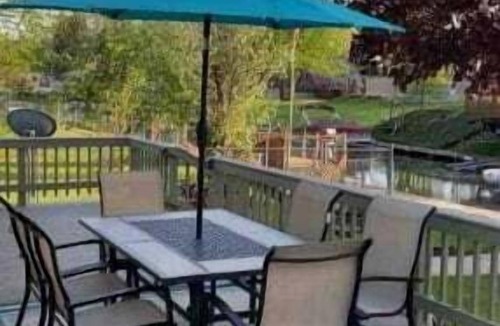 Coldwater House | Lake Escape Cottage | Lake Access w/Fire Pit!