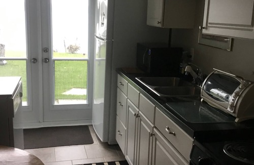 Orillia Apartment | Lake front bachelor Close to all amenities casino Rama Ski hills