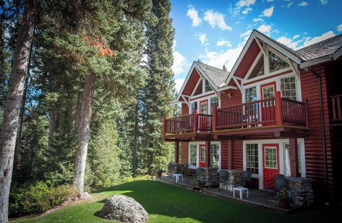 Lake Louise Cabin | Lake Louise Escape with Private Deck & Views