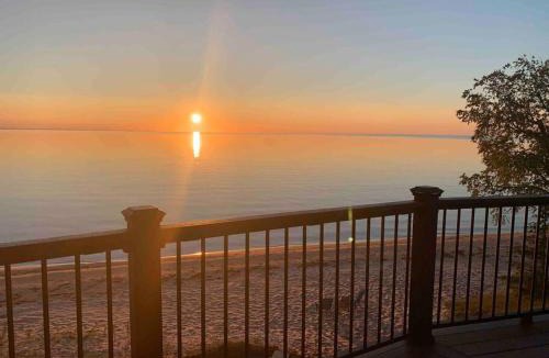 Manistique House | Lake Michigan Cabin w/Hot Tub & Stunning Views