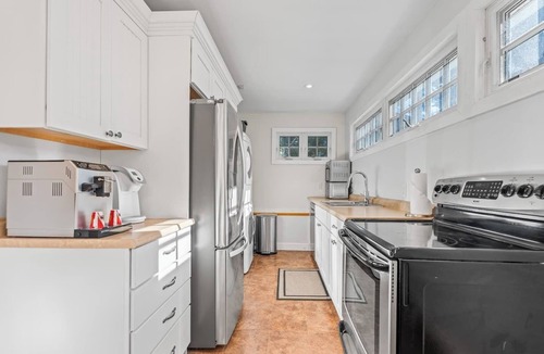 Bala Cottage | Lake Muskoka Waterfront, Private, Close to Town