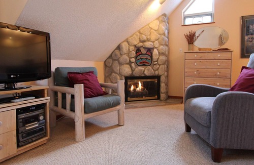 Whistler Creekside Condo | Lake Placid #329 | 1-Bedroom Creekside Condo with Kitchen and Fireplace