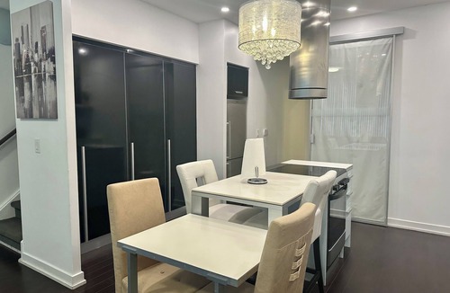 CityPlace Apartment | Lake shore Townhouse