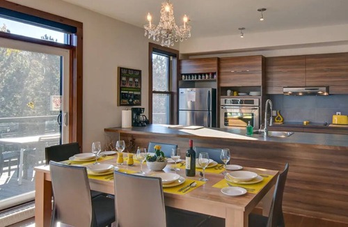 Lac Superieur Village Condo | Lake view Free Kayak, Canoe Pool Gym On-site bistro King bed