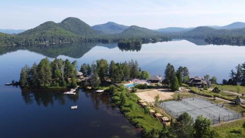 Lac Superieur Village House | Lakefront and Mountain View - Resort Studio