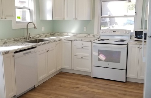 Frankfort Cottage | Lakefront Cottage #3, AC, Newly Remodeled, 4 SUPs, 8 Kayaks, Rowboats
