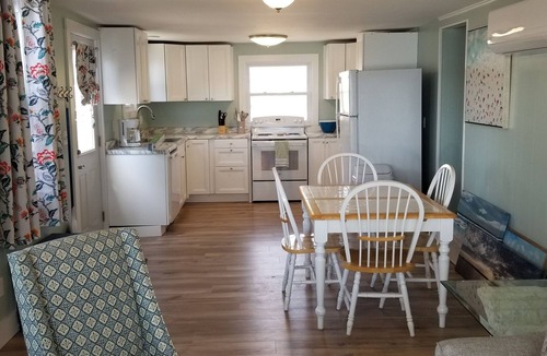 Frankfort Cottage | Lakefront Cottage #3, AC, Newly Remodeled, 4 SUPs, 8 Kayaks, Rowboats