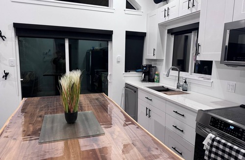 Lac La Hache Cottage | Lakefront Cottage,Hot Tub, Kayaks,Paddle Boards–ATV & Snowmobile Trails,Sleeps 6