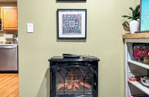 Homer Cottage | Lakefront Cottage on Little York Lake - Kayaks, Firepit and Ski Song Mtn 8 Min