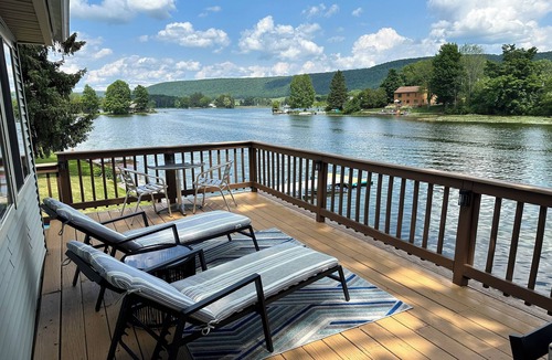 Homer Cottage | Lakefront Cottage on Little York Lake - Kayaks, Firepit and Ski Song Mtn 8 Min