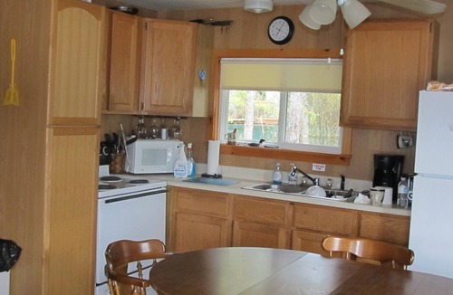 Franklin Cottage | Lakefront Cottage on the beach-George's Pond