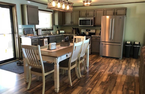 Crivitz Cottage | Lakefront cottage with beautiful sunset views - Perfect Summer getaway