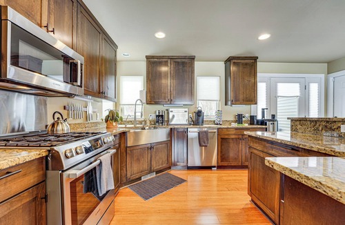 Whitmore Lake House | Lakefront Escape w/Deck: 10 Mi to Ann Arbor!