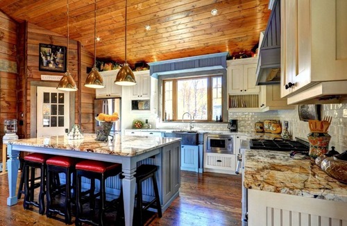 Eagle Lake Cabin | Lakefront Family-Friendly Log Cabin Rental with Private Beach near Ottawa, Ontario