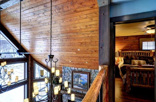 Eagle Lake Cabin | Lakefront Family-Friendly Log Cabin Rental with Private Beach near Ottawa, Ontario