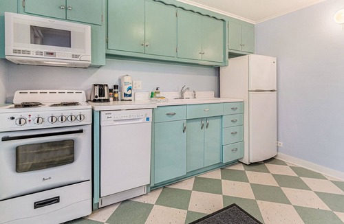 Frankfort Cottage | Lakefront historic cottage with firepit, basketball court access, & kayaks