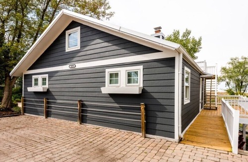 Michigan City Cottage | LAKEFRONT HOME WITH PRIVATE BEACH ACCESS! 2023 OPEN!