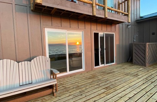 Menominee House | Lakefront Lake Michigan Beach House 5,500sf