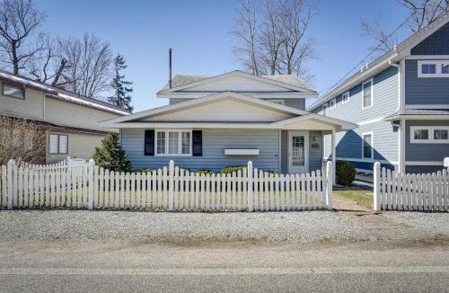 Sturgis House | Lakefront Michigan Cottage - Deck, Grill & Kayaks!