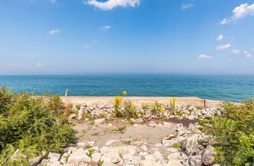 Stoney Creek House | Lakeshore 3BR 2 5BA Townhome 1 min to the Beach