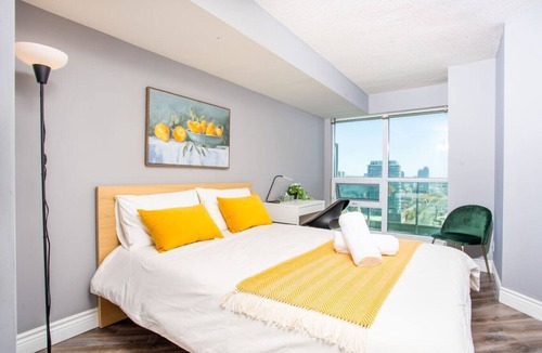 Downtown Toronto Hotel | Lakeshore Vista - Free Parking