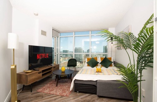 Downtown Toronto Hotel | Lakeshore Vista - Free Parking