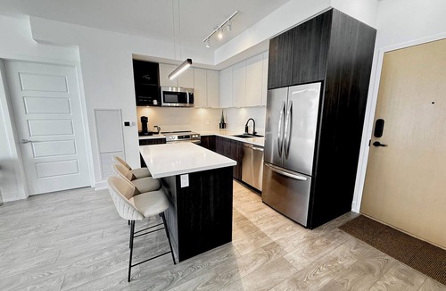 Innisfil Condo | Lakeside 2 BR Condo at Friday Harbour | 1hr from GTA
