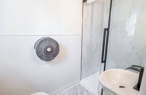 Lambton Shores Apartment | Lakeside Motel #14 | Near Ipperwash Beach | Free Parking & WiFi
