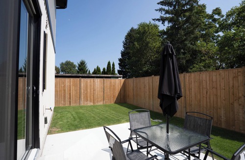 Lambton Shores Apartment | Lakeside Motel #9 | Near Ipperwash Beach | Free Parking & WiFi