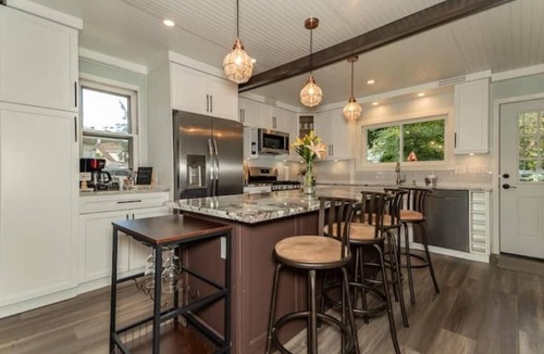 Willobee On The Lake Cottage | Lakeview Happy Days Cozy Cottage
