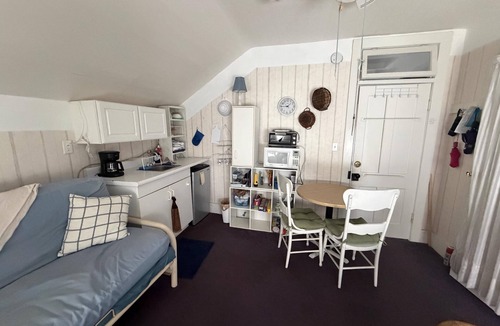 Lakeside Cottage | Lakeview Historic Inn Suite 12