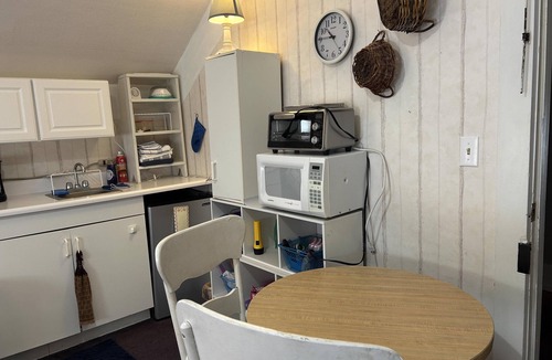 Lakeside Cottage | Lakeview Historic Inn Suite 12