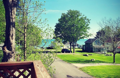 Silver Creek Cabin | LAKEVIEW Hot Tub Retreat Near Wineries!