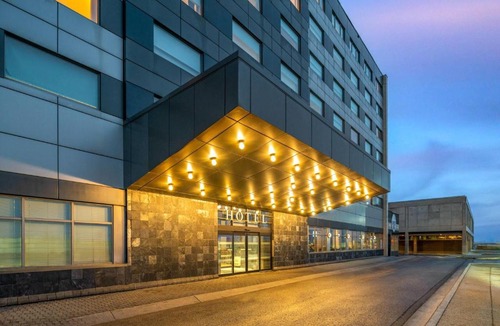 Winnipeg Hotel | Lakeview Signature, Trademark Collection by Wyndham