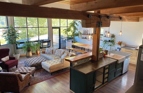 Nelson House | Lamplighter Grand Loft - contemporary open design & walk anywhere!