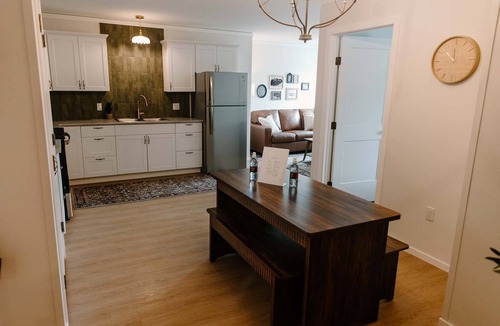 La Crete Apartment | Large 1BR Loft in La Crete - Full Kitchen