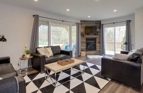 The Blue Mountains Cottage | Large 3 Bedroom Cottage with Lake Views