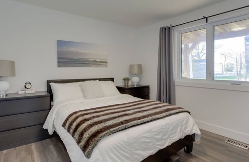 The Blue Mountains Cottage | Large 3 Bedroom Cottage with Lake Views