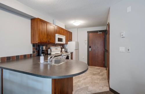 Panorama Condo | LARGE 3-Br 3-Ba | Ski In/Out | Pool & Hot Tubs | Central Upper Village Location