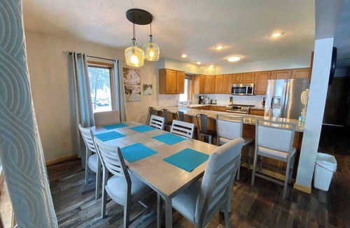Au Train House | Large 5 bedroom Lodge on the Beach at Northwoods Resort