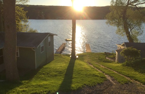 Penn Yan House | Large 9 BR Family Retreat in this quiet Cove (11 Bedrooms with extra cottage)
