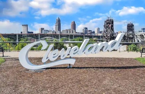 Detroit - Shoreway House | Large Modern✨Home near Downtown/Cleveland/LakeErie/Cedar Point!
