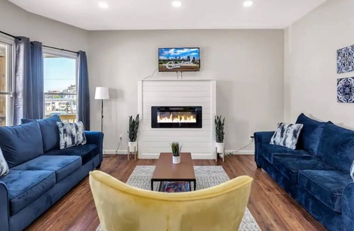 Detroit - Shoreway House | Large Modern✨Home near Downtown/Cleveland/LakeErie/Cedar Point!