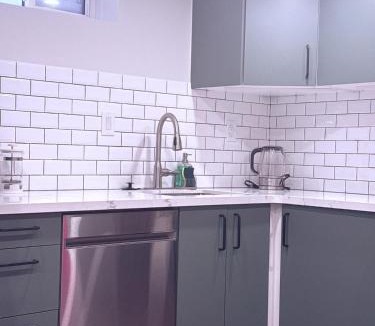 Erin Mills Apartment | Large Private Suit With Free Parking