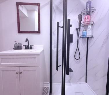 Erin Mills Apartment | Large Private Suit With Free Parking