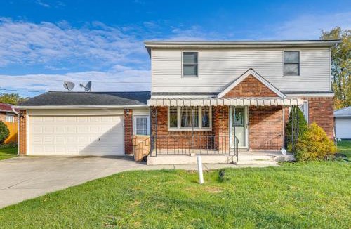 Cheektowaga House | Large Yard | Deck | 20 Min to Highmark Stadium