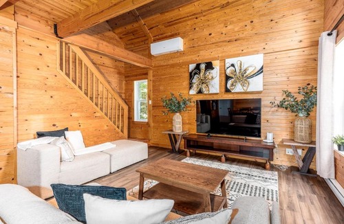 Shannon Ski Chalet | Le Floréa with Private Spa, BBQ & Garden, Games, Nature & Relax