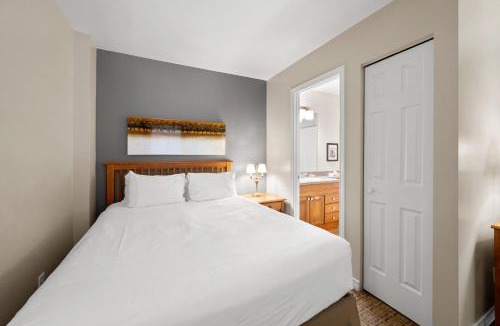 Mont-Tremblant Pedestrian Village Apartment | Le Johannsen by Rendez-Vous Mont-Tremblant