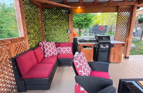 Saint-Pierre-de-Broughton Ski Chalet | Le Mini Chalet Riverstone